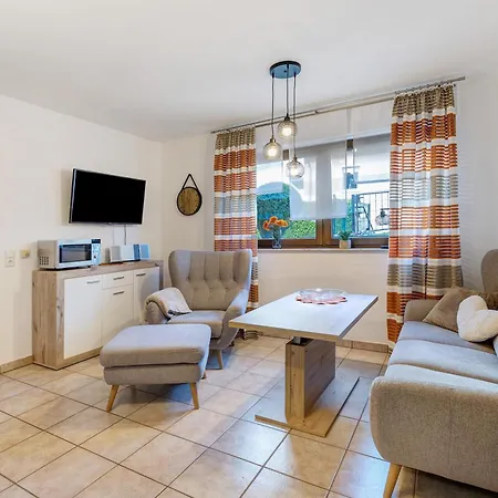 Zum Plauderbaum Apartment *